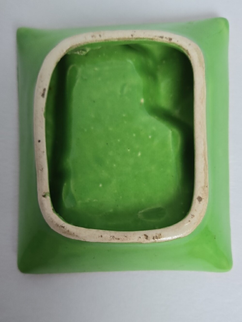 Vintage Green New Hampshire State-Shaped Ceramic Ashtray with Gold Trim - Picture 2 of 14